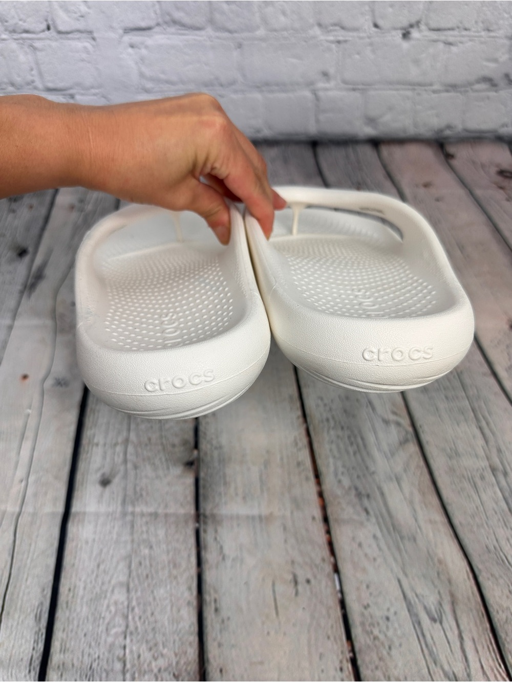 Crocs Mellow Recovery Flip in white M8 W10 - Picture 4 of 5